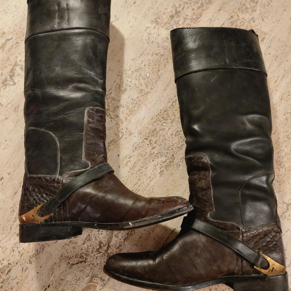 Golden Goose Deluxe Brand Italian Leather boots. NWT, Dustbag & Box